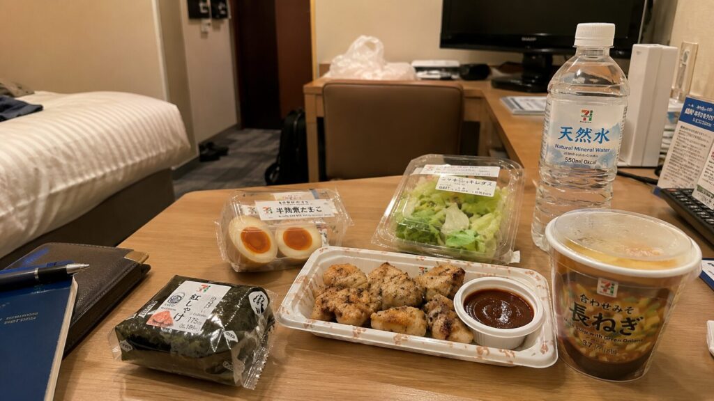 出張中にたんぱく質を意識しながら無理なく整えている食事イメージ