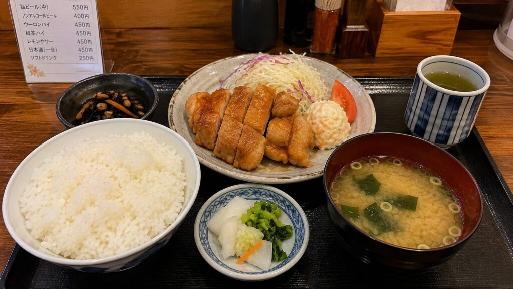 高たんぱくだけに偏らず満足感を意識した定食イメージ